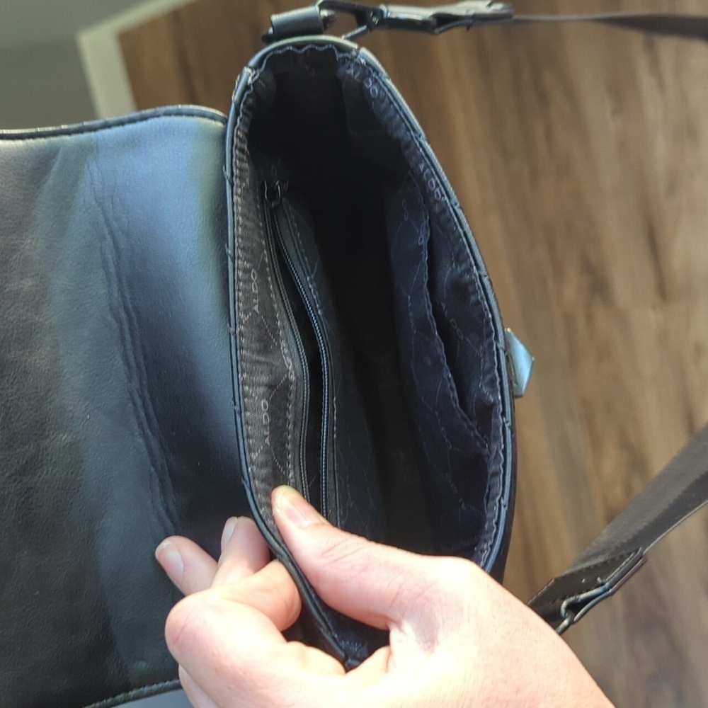 Aldo black quilted crossbody bag. Women's black crossbody purse. Adjustable. - Picture 8 of 8